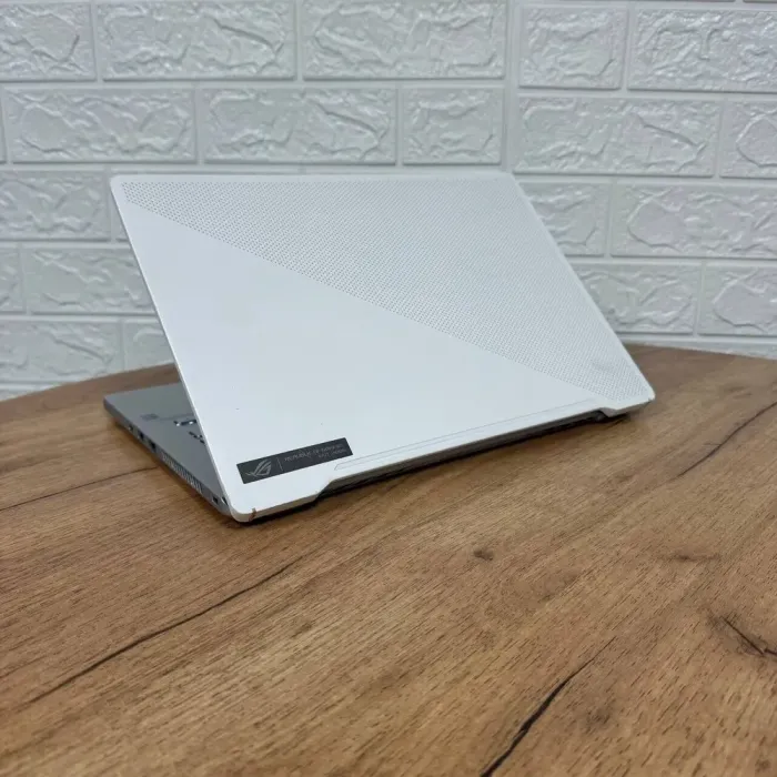 Ігровий ультрабук Б-клас Asus ROG Zephyrus G14 GA401IV / 14" (1920x1080) IPS / AMD Ryzen 9 4900HS (8 (16) ядер по 3.0 - 4.3 GHz) / 16 GB DDR4 / 1000 GB SSD NVMe / nVidia GeForce RTX 2060 Max-Q, 6 GB GDDR6, 192-bit б/в - зображення 6