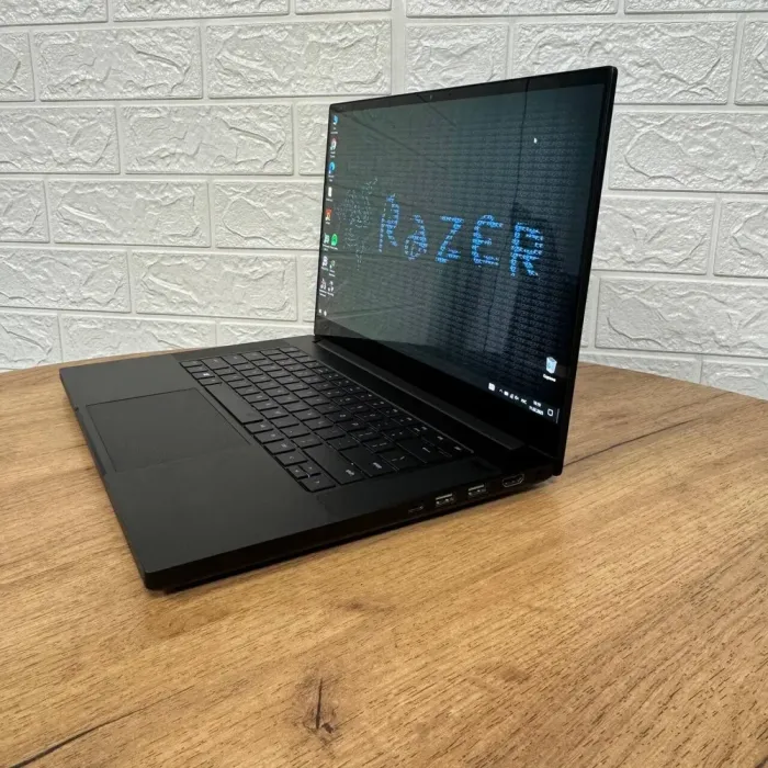 Ігровий ноутбук Б-клас Razer Blade 15 RZ09-0328 / 15.6" (3840x2160) IPS / Intel Core i7-10750H (6 (12) ядер по 2.6 - 5.0 GHz) / 32 GB DDR4 / 512 GB SSD NVMe / nVidia GeForce RTX 2070 Max-Q, 8 GB GDDR6, 256-bit / WebCam б/в - зображення 5