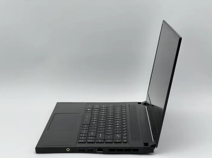 Ігровий ноутбук MSI GS66 Stealth 11UG / 15.6" (2560x1440) IPS / Intel Core i9-11900H (8 (16) ядер по 2.5 - 4.9 GHz) / 16 GB DDR4 / 480 GB SSD / nVidia GeForce RTX 3070, 8 GB GDDR6, 256-bit / WebCam б/в - зображення 4