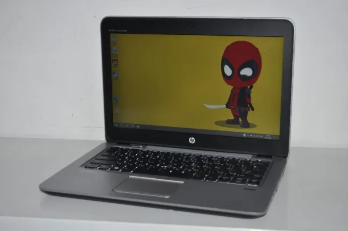 Нетбук Б-клас HP EliteBook 725 G4 / 12.5" (1366x768) TN / AMD Pro A10-8730B (4 ядра по 2.4 - 3.3 GHz) / 8 GB DDR4 / 256 GB SSD / AMD Radeon R5 Graphics / WebCam / Windows 10 Pro б/в - зображення 2