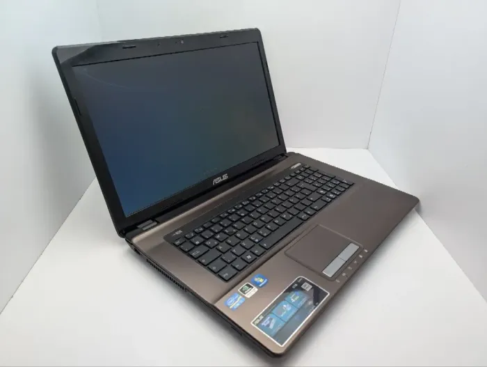 Ноутбук Asus X73s / 17.3" (1600x900) TN / Intel Core i5-2410M (2 (4) ядра по 2.3 - 3.9 GHz) / 8 GB DDR3 / 500 GB HDD / nVidia GeForce GT 540M, 1 GB GDDR3, 128-bit / WebCam / DVD-ROM б/в - зображення 6