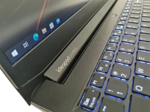 Ігровий ноутбук Lenovo IdeaPad Gaming 3 / 15.6" (1920x1080) IPS / AMD Ryzen 5 5600H (6 (12) ядер по 3.3 - 4.2 GHz) / 8 GB DDR4 / 512 GB SSD / nVidia GeForce RTX 3050, 4 GB GDDR6, 128-bit / WebCam б/в - зображення 2