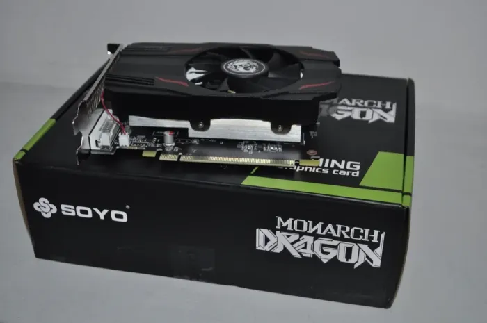 Дискретна відеокарта AMD Radeon RX 550, 4 GB GDDR5, 128-bit / DVI, HDMI, DisplayPort - зображення 3