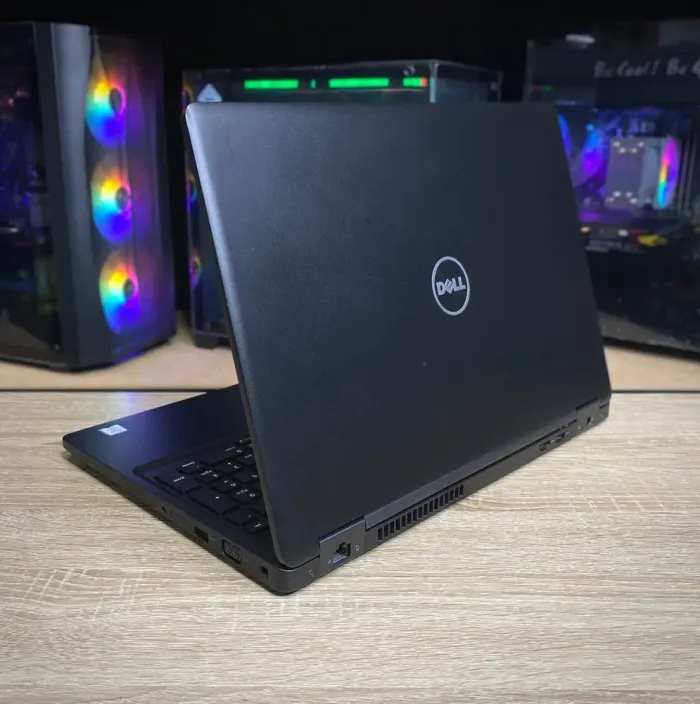 Мобільна робоча станція Dell Precision 3520 / 15.6" (1920x1080) TN / Intel Core i7-6820HQ (4 (8) ядра по 2.7 - 3.6 GHz) / 8 GB DDR4 / 256 GB SSD / nVidia Quadro M620, 2 GB GDDR5, 128-bit / WebCam б/в - зображення 5
