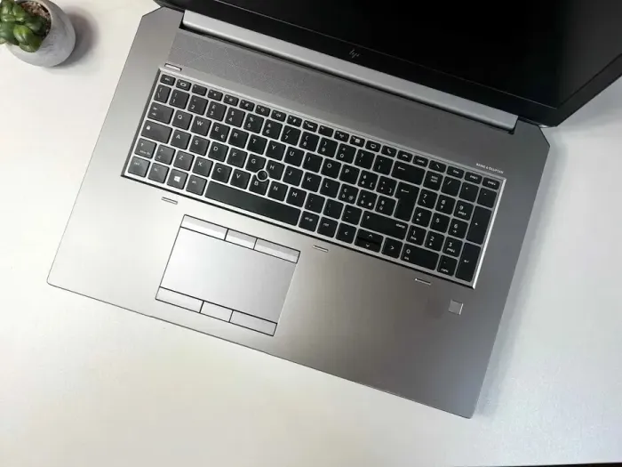 Мобільна робоча станція HP zBook 17 G6 / 17.3" (1920x1080) IPS / Intel Core i7-9850H (6 (12) ядер по 2.6 - 4.6 GHz) / 32 GB DDR4 / 512 GB SSD M.2 / nVidia Quadro RTX 3000, 6 GB GDDR6, 192-bit / WebCam / Win 11 Pro б/в - зображення 3