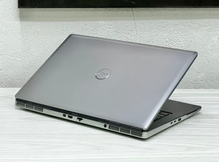 Мобільна робоча станція Dell Precision 7750 / 17.3" (3840x2160) IPS / Intel Xeon W-10855M (6 (12) ядер по 2.8 - 5.1 GHz) / 32 GB DDR4 / 1000 GB SSD M.2 / nVidia Quadro RTX 4000, 6 GB GDDR6, 256-bit / WebCam / Win 11 Pro б/в - зображення 6