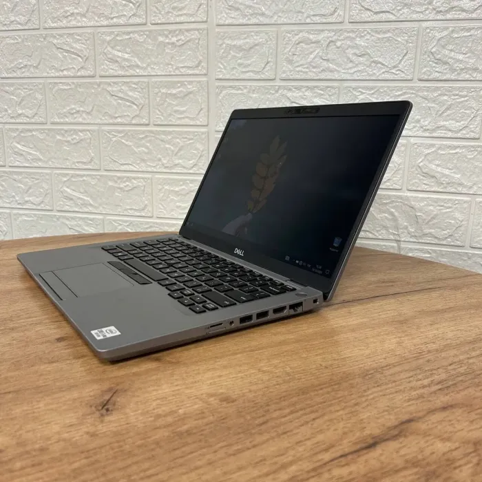 Ультрабук Б-клас Dell Latitude 5411 / 14" (1920x1080) IPS / Intel Core i7-10850H (6 (12) ядер по 2.7 - 5.1 GHz) / 16 GB DDR4 / 256 GB SSD / Intel UHD Graphics / WebCam б/в - зображення 5