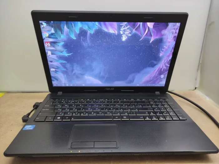 Ноутбук Asus X54C / 15.6" (1366x768) TN / Intel Celeron B820 (2 ядра по 1.7 GHz) / 6 GB DDR3 / 120 GB SSD / Intel HD Graphics / WebCam / АКБ не тримає б/в - зображення 2