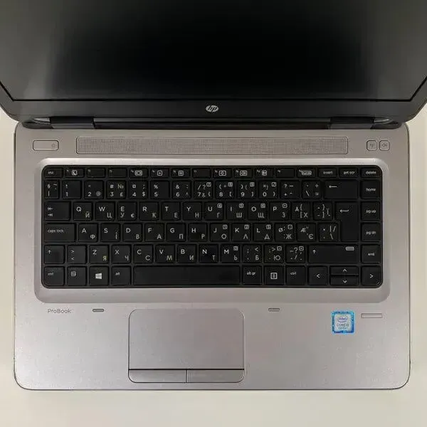 Ноутбук Б-клас HP ProBook 640 G3 / 14" (1366x768) TN / Intel Core i3-7100U (2 (4) ядра по 2.4) / 16 GB DDR4 / 256 GB SSD / Intel HD Graphics 620 / WebCam / Fingerprint б/в - зображення 3