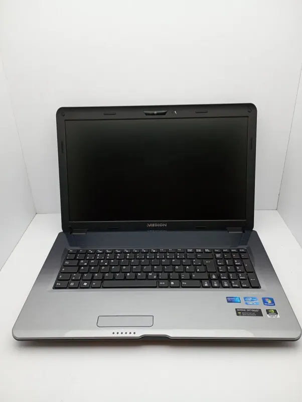 Ноутбук Medion Akoya P7624 / 17.3" (1600x900) TN / Intel Core i5-2450M (2 (4) ядра по 2.5 - 3.1 GHz) / 8 GB DDR3 / 64 GB SSD + 320 GB HDD / nVidia GeForce GT 630M, 1 GB DDR3, 128-bit / WebCam б/в - зображення 2