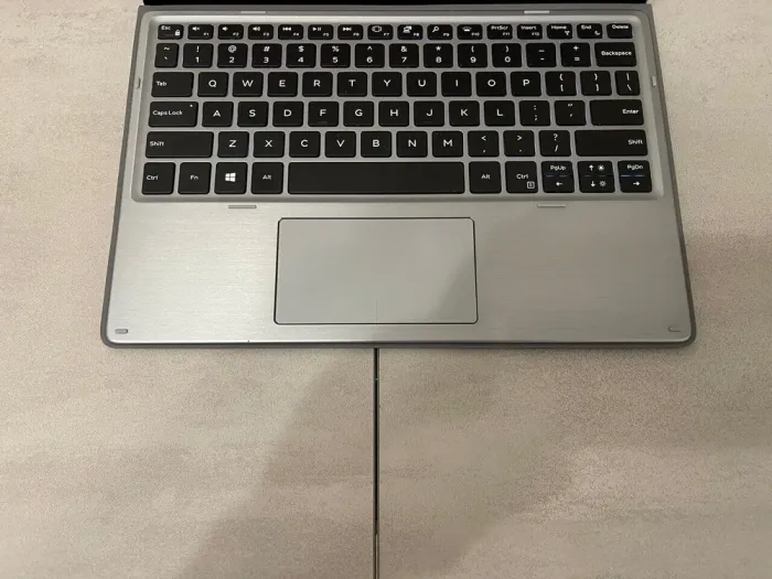 Планшет Dell Latitude 7200 2-в-1 / 12.3" (1920x1080) IPS Touch / Intel Core i7-8665U (4 ядра 1.9 - 4.8 ГГц) / 16 ГБ DDR3 / 256 ГБ SSD / Intel UHD Graphics 620 / Web-камера б/в - зображення 3