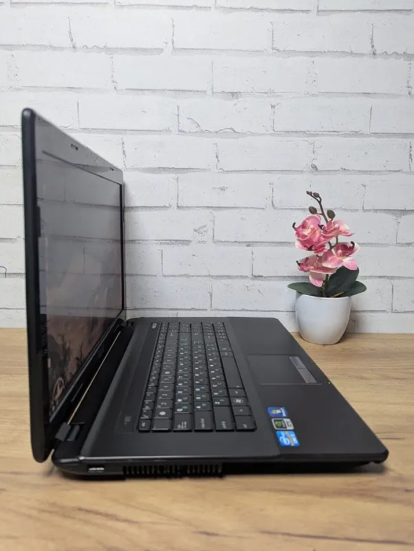 Ноутбук Б-клас Asus K73S / 17.3" (1920x1080) TN / Intel Core i3-2350M (2 (4) ядра по 2.3 GHz) / 8 GB DDR3 / 128 GB SSD + 750 GB HDD / nVidia GeForce GT 610M, 1 GB GDDR3, 64-bit / WebCam б/в - зображення 4