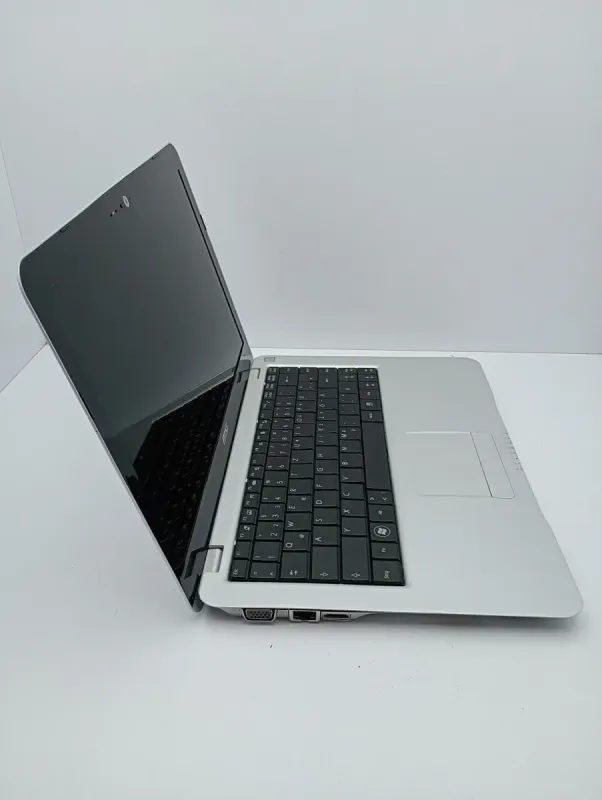 Ноутбук MSI X300 / 13.3" (1366x768) TN / Intel Core 2 Solo ULV SU3500 (1 ядро по 1.4 GHz) / 2 GB DDR3 / 250 GB HDD / Intel GMA 4500MHD / WebCam б/в - зображення 3