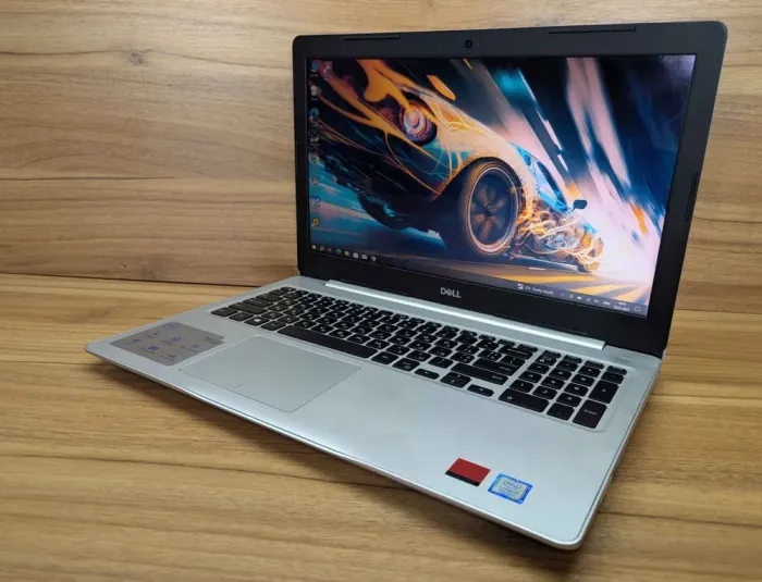 Ноутбук Dell Inspiron 5570 / 15.6" (1920x1080) IPS Touch / Intel Core i7-8550U (4 (8) ядра по 1.8 - 4.0 GHz) / 16 GB DDR4 / 512 GB SSD / AMD Radeon 530, 2 GB GDDR5, 64-bit / WebCam / Windows 10 б/в - зображення 5