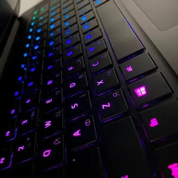 Ігровий ноутбук Б-клас Razer Blade RZ09-0195 / 14" (1920x1080) IPS / Intel Core i7-6700HQ (4 (8) ядра по 2.6 - 3.5 GHz) / 16 GB DDR4 / 512 GB SSD / nVidia GeForce GTX 1060, 6 GB GDDR5, 192-bit / WebCam / HDMI б/в - зображення 7