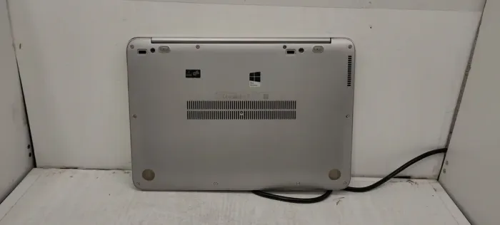 Ноутбук HP EliteBook Folio 1040 G3 / 14" (1920x1080) TN / Intel Core i5-6300U (2 (4) ядра по 2.4 - 3.0 GHz) / 8 GB DDR4 / 256 GB SSD / Intel HD Graphics 520 / WebCam / АКБ NEW б/в - зображення 7