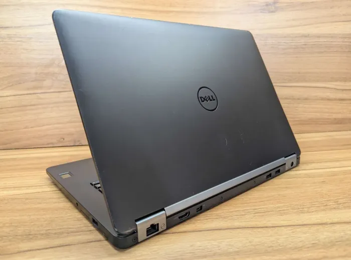 Ультрабук Б-клас Dell Latitude E7470 / 14" (1920x1080) IPS / Intel Core i5-6300U (2 (4) ядра по 2.4 - 3.0 GHz) / 8 GB DDR4 / 256 GB SSD / Intel HD Graphics 520 / WebCam / TouchID / Windows 10 б/в - зображення 8