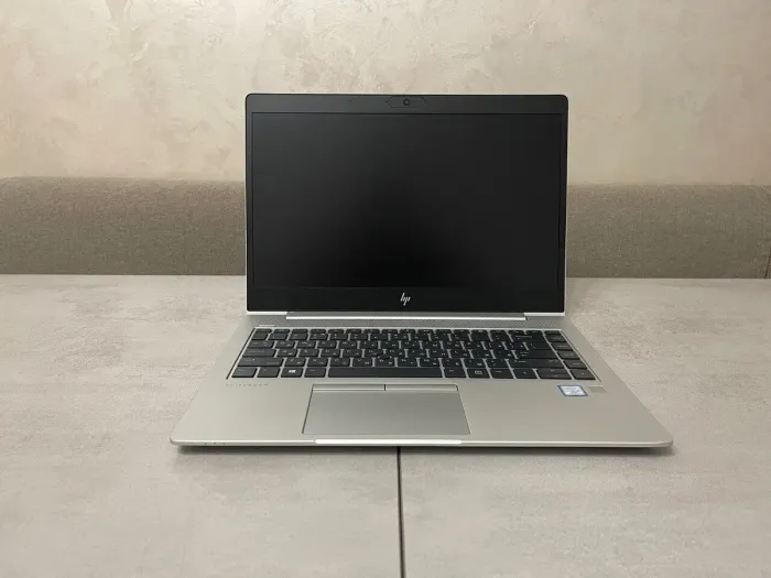 Ультрабук Б-клас HP EliteBook 840 G5 / 14" (1920x1080) IPS / Intel Core i5-8365U (4 (8) ядра по 1.6 - 4.1 GHz) / 16 GB DDR4 / 256 GB SSD M.2 / Intel UHD Graphics 620 б/в - зображення 3