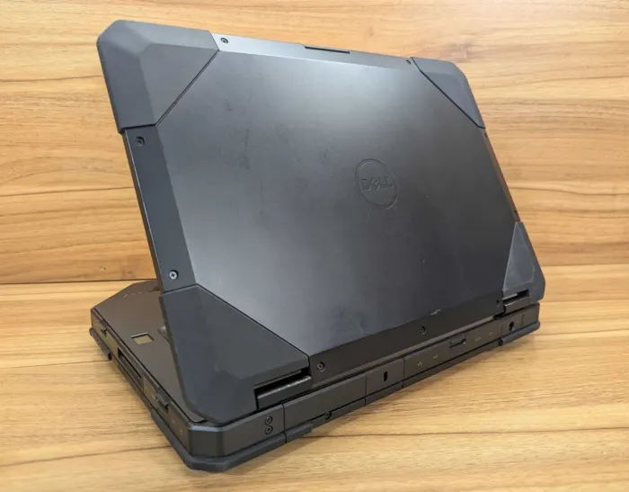 Захищений ноутбук Dell Latitude 14 Rugged 5414 / 14" (1920x1080) IPS Touch / Intel Core i5-6300U (2 (4) ядра по 2,4 - 3,0 ГГц) / 16 ГБ DDR4 / 512 ГБ SSD / AMD Radeon R7 M360, 2 ГБ DDR3, 64-біт / Сканер відбитків пальців / Windows 10 б/в - зображення 7
