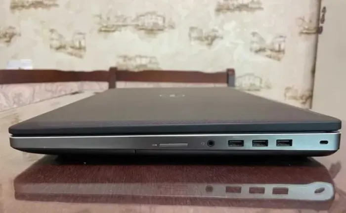 Робоча станція Dell Precision 7720 / 17,3" (1920x1080) Full HD IPS / Intel Xeon E3-1535M v5 (4 (8) ядра по 2,9 - 3,8 ГГц) / 16 ГБ DDR4 / 256 ГБ SSD / nVidia Quadro P3000, 6 ГБ GDDR5, 192-біт / WebCam HD б/в - зображення 7