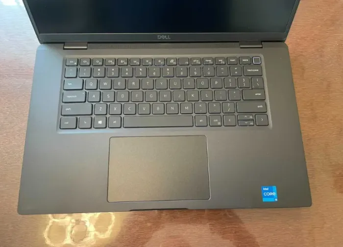 Ультрабук Dell Latitude 7520 / 15.6" (1920x1080) IPS / Intel Core i5-1135G7 (4 (8) ядра по 2.4 - 4.2 GHz) / 8 GB DDR4 / 256 GB SSD / Intel Iris Xe Graphics / WebCam б/в - зображення 4