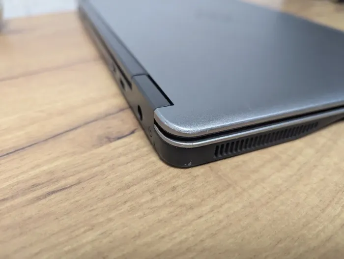 Ноутбук Б-клас Dell Latitude E7440 / 14" (1366x768) TN / Intel Core i5-4310U (2 (4) ядра по 2.0 - 3.0 GHz) / 8 GB DDR3 / 128 GB SSD / Intel HD Graphics 4400 / WebCam / HDMI б/в - зображення 3