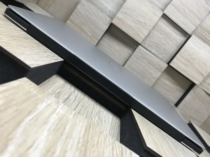 Ультрабук Б-клас Dell XPS 13 7390 / 13.3" (1920x1080) IPS / Intel Core i5-10210U (4 (8) ядра по 1.6 - 4.2 GHz) / 8 GB DDR3 / 240 GB SSD M.2 / Intel UHD Graphics / WebCam / Windows 10 б/в - зображення 7