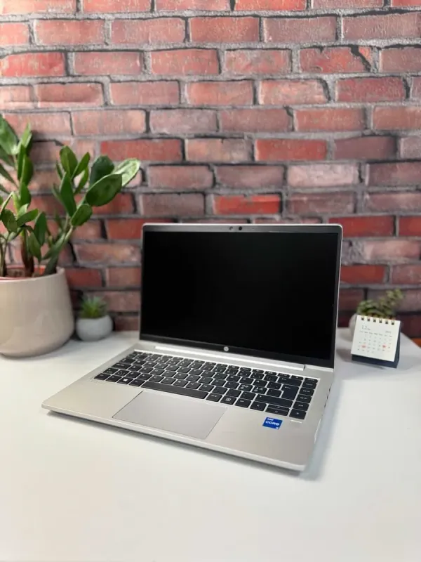 Ультрабук HP ProBook 640 G8 / 14" (1920x1080) IPS / Intel Core i5-1135G7 (4 (8) ядра по 4.2 GHz) / 16 GB DDR4 / 256 GB SSD / Intel Iris Xe Graphics / WebCam б/в - зображення 2