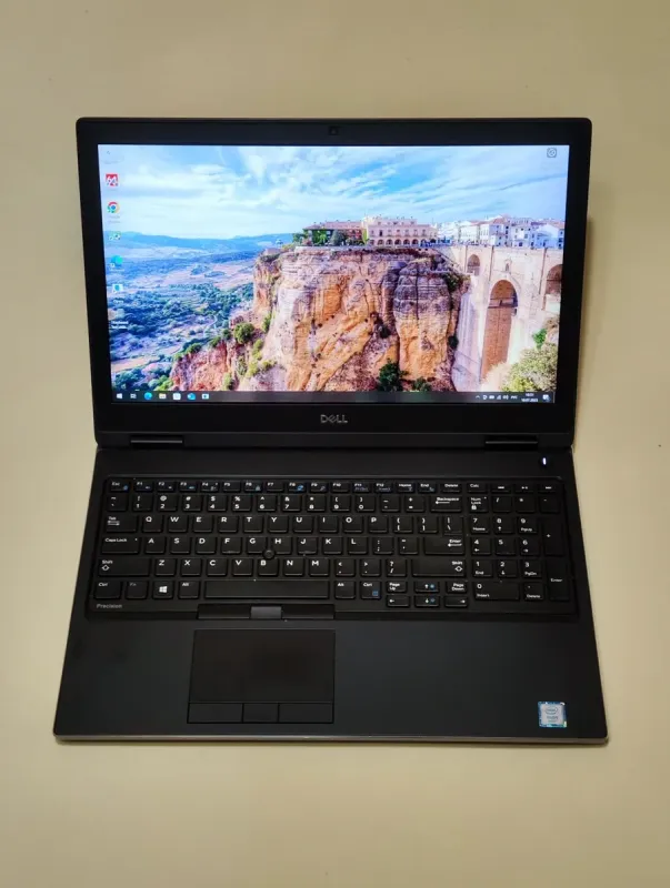 Мобільна робоча станція Dell Precision 7530 / 15,6" (3840x2160) IPS / Intel Xeon E-2186M (6 (12) ядер по 2,9 - 4,8 ГГц) / 32 ГБ DDR4 / 256 ГБ SSD / nVidia Quadro P3200, 6 ГБ GDDR5, 192-біт / WebCam б/в - зображення 2