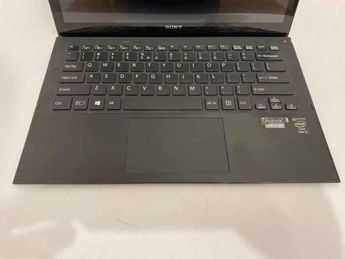 Ноутбук Б-клас Sony Vaio SVP132A1CM / 13.1" (1920x1080) TN / Intel Core i5-4200U (2 (4) ядра по 1.6 - 2.6 GHz) / 4 GB DDR3 / 128 GB SSD / Intel HD Graphics 4400 / WebCam б/в - зображення 4