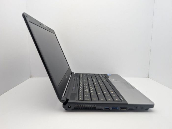 Ноутбук Fujitsu LifeBook S792 / 13.3" (1366x786) TN / Intel Core i7-3612QM (4 (8) ядра по 2.1 - 3.1 GHz) / 8 GB DDR3 / 640 GB HDD / Intel HD Graphics 4000 / WebCam б/в - изображение 3