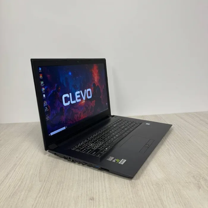 Ігровий ноутбук Clevo N870HK / 17.3" (1920x1080) IPS / Intel Core i7-7700HQ (4 (8) ядра по 2,8 - 3,8 ГГц) / 8 ГБ DDR4 / 256 ГБ SSD / nVidia GeForce GTX 1050 Ti, 4 ГБ GDDR5, 128-біт / WebCam б/в - зображення 3