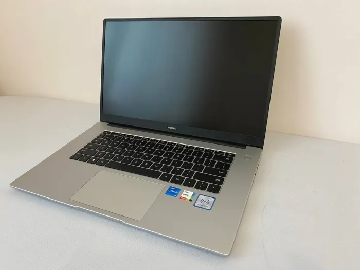 Ноутбук Б-клас Huawei MateBook D 15 BOD-WXX9 / 15.6" (1920x1080) IPS / Intel Core i5-1135G7 (4 (8) ядра по 2.4 - 4.2 GHz) / 8 GB DDR4 / 512 GB SSD / Intel Iris Xe Graphics / WebCam / HDMI б/в - зображення 3