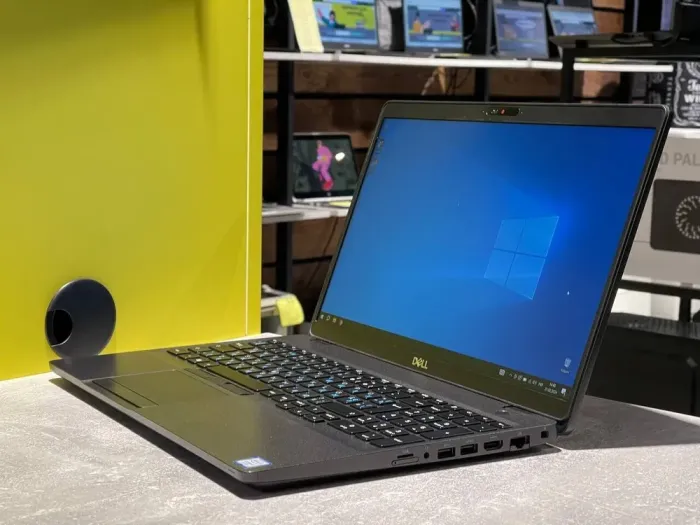 Ультрабук Dell Latitude 5500 / 15.6" (1920x1080) IPS / Intel Core i5-8250U (4 (8) ядра по 1.6 - 3.4 GHz) / 8 GB DDR4 / 240 GB SSD / Intel UHD Graphics 620 / WebCam б/в - зображення 4