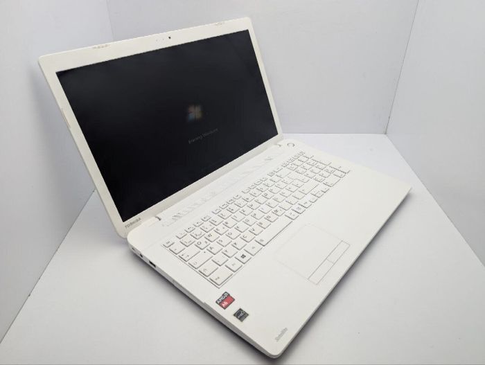 Ноутбук Toshiba Satellite C70D / 17.3" (1600x900) TN / AMD A6-6310 (4 ядра по 2.4 GHz) / 8 GB DDR3 / 500 GB HDD / AMD Radeon R4 Graphics / WebCam / DVD-ROM б/в - зображення 6