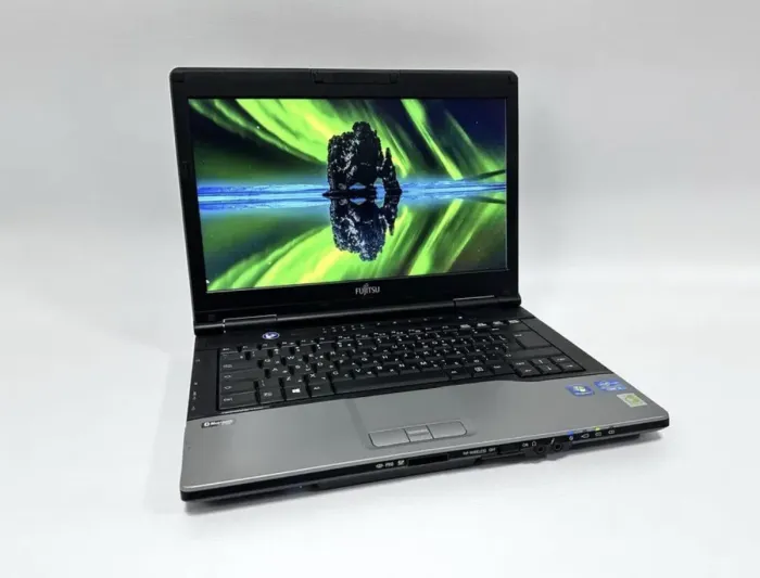 Ноутбук Fujitsu LifeBook S752 / 14" (1366x768) TN / Intel Core i3-3110M (2 (4) ядра по 2,4 ГГц) / 6 ГБ DDR3 / 500 ГБ HDD / Intel HD Graphics 4000 + гравірування клавіатури б/в - зображення 2