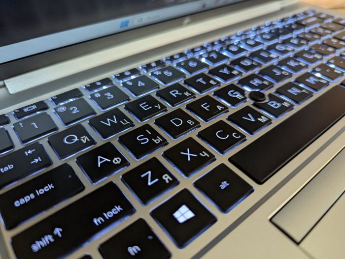 Ультрабук HP EliteBook 845 G8 / 14" (1920x1080) IPS / AMD Ryzen 5 Pro 5650U (6 (12) ядер по 2.3 - 4.2 GHz) / 16 GB DDR4 / 512 GB SSD / AMD Radeon Vega 7 / WebCam / TouchID / Windows 11 б/в - зображення 6