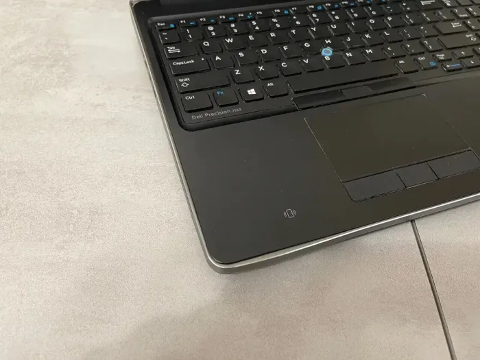 Робоча станція Б-клас Dell Precision 7510 / 15.6" IPS / Core i7-6820HQ (4(8) ядра по 2.7-3.6GHz) / 16GB DDR4 / 256GB SSD / Quadro M1000M, 2GB GDDR5, 128-bit / WebCam / miniDP / HDMI б/в - зображення 10