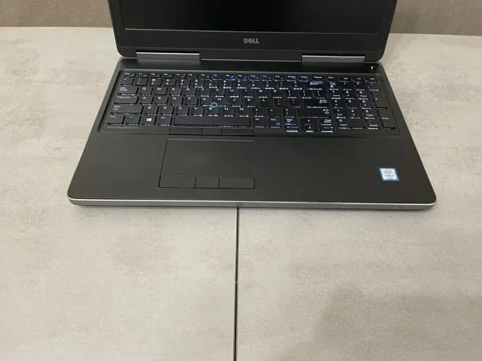 Робоча станція Б-клас Dell Precision 7510 / 15.6" IPS / Core i7-6820HQ (4(8) ядра по 2.7-3.6GHz) / 16GB DDR4 / 256GB SSD / Quadro M1000M, 2GB GDDR5, 128-bit / WebCam / miniDP / HDMI б/в - зображення 7