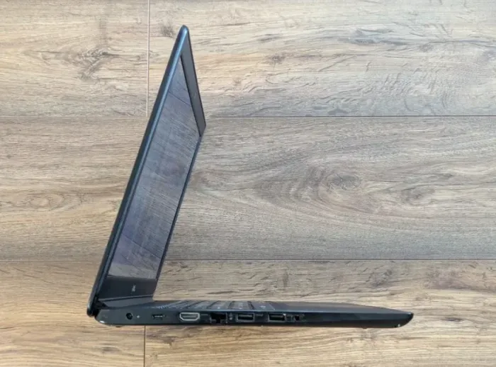 Ноутбук Dell Latitude 3500 / 15.6" (1366x768) TN / Intel Core i5-8265U (4 (8) ядра по 1.6 - 3.9 GHz) / 8 GB DDR4 / 128 GB SSD / Intel UHD Graphics 620 / WebCam / Win 11 б/в - зображення 4