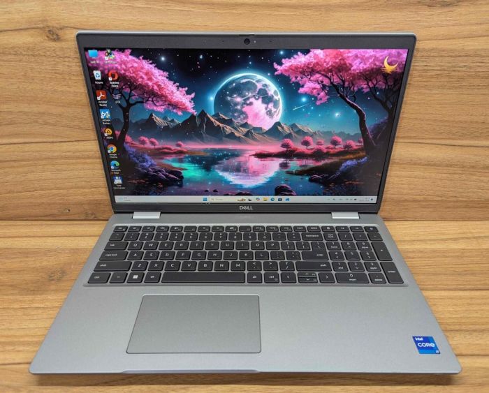 Ультрабук Dell Latitude 5530 / 15.6" (1920x1080) IPS / Intel Core i7-1265U (10 (12) ядер по 3.6 - 4.8 GHz) / 16 GB DDR4 / 512 GB SSD / Intel Iris Xe Graphics eligible / WebCam / Windows 11 б/в - изображение 2