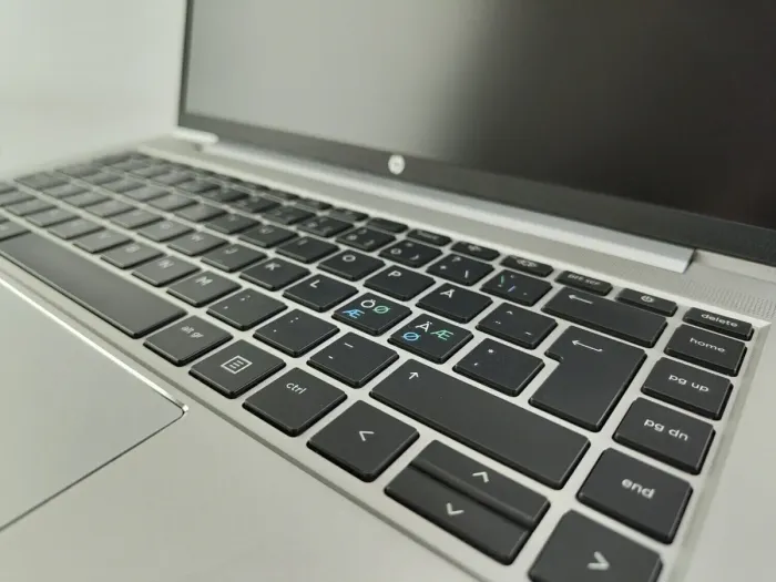 Ультрабук HP ProBook 440 G8 / 14" (1920x1080) IPS / Intel Core i5-1135G7 (4 (8) ядра по 2.4 - 4.2 GHz) / 8 GB DDR4 / 240 GB SSD / Intel UHD Graphics / WebCam б/в - зображення 3