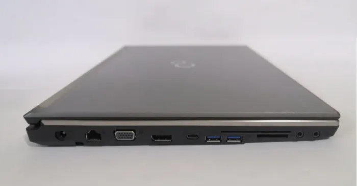 Мобільна робоча станція Fujitsu Celsius H760 / 15.6" (1920x1080) IPS / Intel Core i5-6440HQ (4 ядра по 2.6 - 3.5 GHz) / 16 GB DDR4 / 256 GB SSD / nVidia Quadro M600M, 2 GB GDDR5, 128-bit / WebCam / DisplayPort б/в - зображення 4