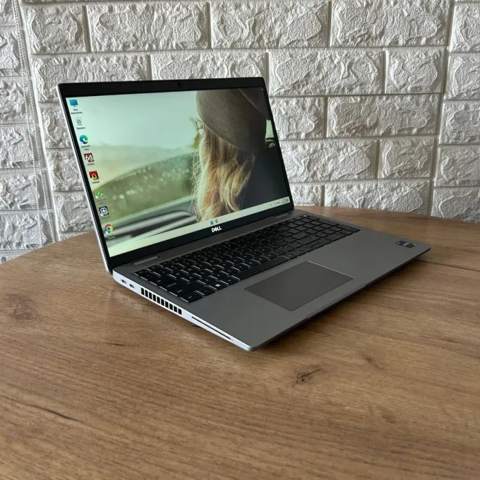 Ігровий ультрабук Б-клас Dell Latitude 5530 / 15.6" (1920x1080) IPS / Intel Core i7-1265U (10 (12) ядер по 3.6 - 4.8 GHz) / 8 GB DDR4 / 512 GB SSD / nVidia GeForce MX550, 2 GB GDDR6, 64-bit / WebCam б/в - зображення 4