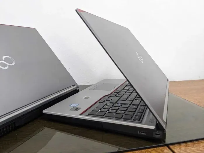 Мобільна робоча станція Fujitsu Celsius H770 / 15.6" (1920x1080) IPS / Intel Xeon E3-1505M v6 (4 (8) ядра по 3.0 - 4.0 GHz) / 32 GB DDR4 / 512 GB SSD M.2 / nVidia Quadro M2200, 4 GB GDDR5, 128-bit / WebCam / Win 10 Pro б/в - зображення 5