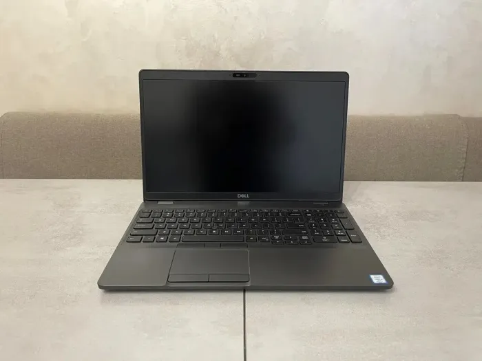 Ультрабук Б-клас Dell Latitude 5500 / 15.6" IPS / Core i5-8265U (4(8) ядра по 1.6-3.9GHz) / 16GB DDR4 / 256GB SSD M.2 / UHD Graphics 620 / WebCam / USB 3.1 / HDMI б/в - зображення 5