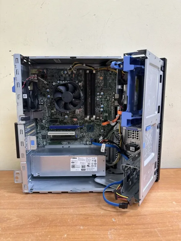 Комп'ютер Dell OptiPlex 7040 Tower / Intel Core i5-6500 (4 ядра по 3.2 -3.6 GHz) / 8 GB DDR4 / 500 GB HDD / Intel HD Graphics 530 / 240W / DisplayPort / HDMI б/в - зображення 8