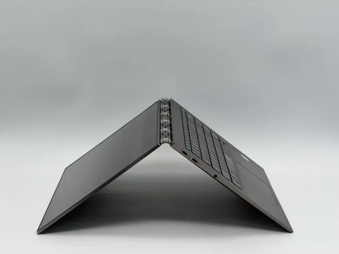 Ультрабук Lenovo Yoga 920-13IKB / 13.9" (1920x1080) IPS Touch / Intel Core i7-8550U (4 (8) ядра по 1.8 - 4.0 GHz) / 8 GB DDR4 / 240 GB SSD / Intel UHD Graphics 620 / WebCam б/в - зображення 6