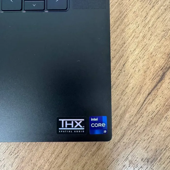 Ігровий ноутбук Razer Blade 16 RZ09-0483 / 16" (3840x2400) MiniLED / Intel Core i9-13950HX (24 (32) ядра по 2.2 - 5.5 GHz) / 32 GB DDR5 / 2000 GB SSD NVMe / nVidia GeForce RTX 4090, 16 GB GDDR6, 256-bit / WebCam б/в - зображення 8