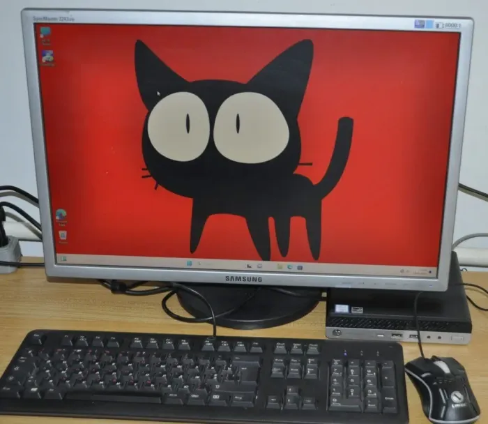 Комплект ПК: HP EliteDesk 800 G3 Desktop Mini USFF / Intel Core i5-6500T (4 ядра по 2.5 - 3.1 GHz) / 16 GB DDR4 / 1000 GB SSD / Intel UHD Graphics 630 + Монітор Б-клас 22" (1680x1050) TN б/в - зображення 2